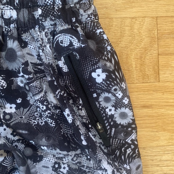 Seawheeze 2017 Tracker Short in Counter Culture Floral - Picture 3 of 4